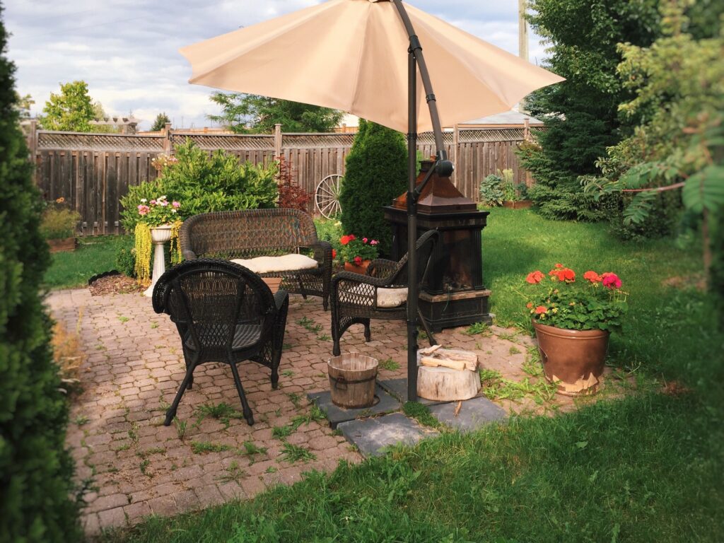 Berücksichtigen Sie bei der Auswahl des Sonnenschirms für Ihren Garten, die Umgebung und die Wetterbedingungen