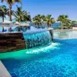 Wie man einen Pool im Pool für dynamische Außenbereiche gestaltet